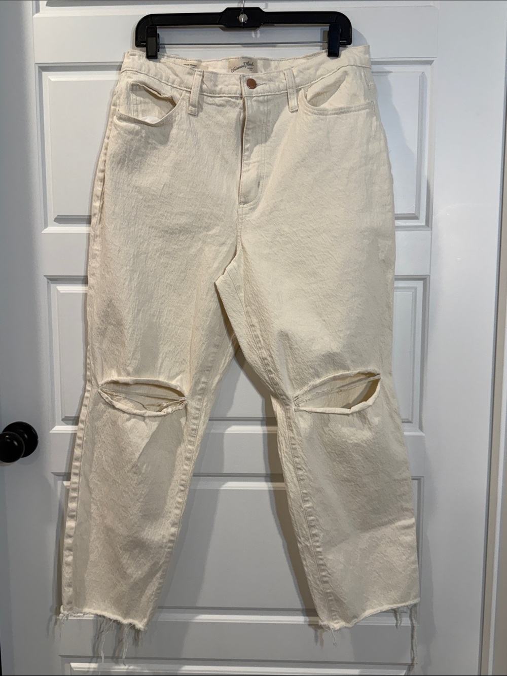 Universal Thread Women's Vintage Straight High Rise Distressed Denim Jeans Sz 12 - Picture 3 of 6
